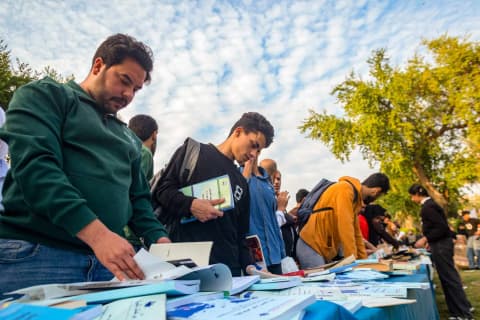 تهافت الكتابة والنشر والتوقيع على الفراغ