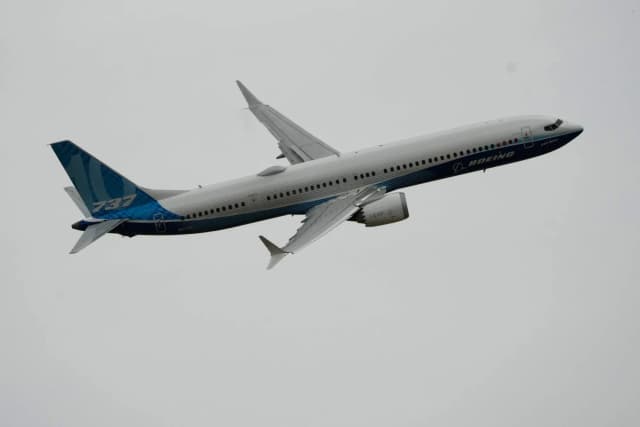 عودة «بوينغ 737 ماكس 10»... هل ينهي الطراز الأكبر لعنة الحوادث والتأخير؟