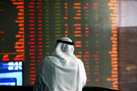أسواق الخليج تتراجع مع تصاعد التوترات الإقليمية