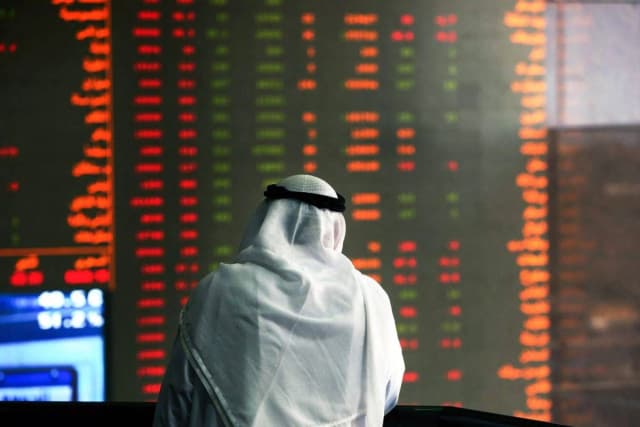 أسواق الخليج تتراجع مع تصاعد التوترات الإقليمية