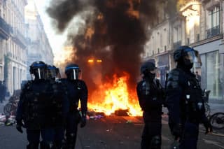 وزير العدل الفرنسي يعلن سجن 217 شخصاً على خلفية أعمال العنف