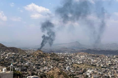 جبهات تعز تستعصي على الحوثيين رغم القصف والحصار