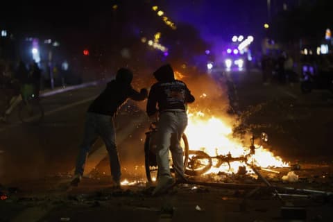 الشرطة الإسبانية توقف 128 شخصاً في برشلونة لارتكابهم عمليات «نهب»