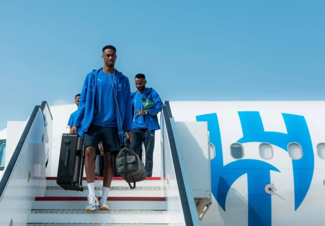 الهلال يصل إلى الدوحة تأهباً لمواجهة الشمال القطري