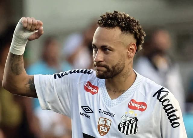 شاهد.. "قانون فينيسيوس" يُطيح بنيمار في الدوري البرازيلي