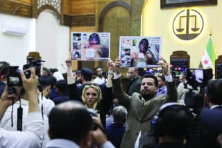 توقيف ضباط سابقين متهمين بجرائم حرب بينهم ابن عم بشار الأسد