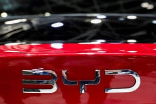 تباطؤ نمو أرباح «بي واي دي» إلى 28 % في الربع الثالث دون التوقعات