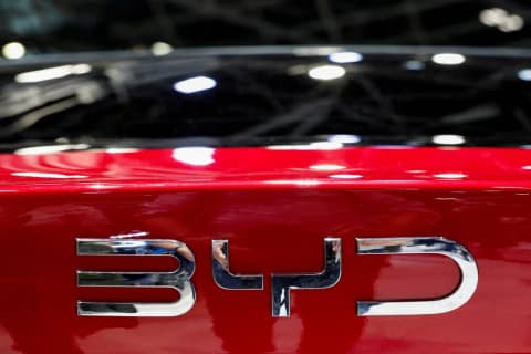 تباطؤ نمو أرباح «بي واي دي» إلى 28 % في الربع الثالث دون التوقعات