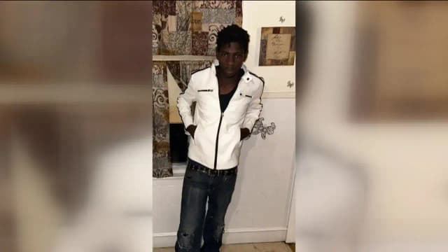 A 19-year-old's girlfriend fell onto train tracks; he jumped down to save her and died after...