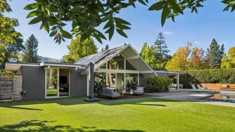 Couple bought a broken Eichler home; now it’s worth $2.75 million