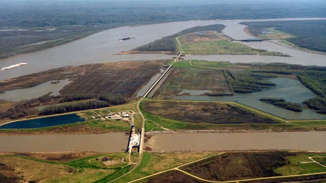 The US built nearly 2,000 km of Mississippi River levees; helping erase 4,900 sq km of coastal land