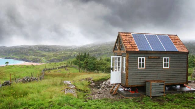 At 17, British apprentice Tom Lear began building a 12.5-sq-m tiny home on a trailer