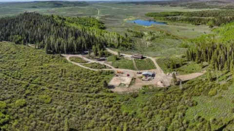 A 558-acre Wyoming ranch sat unsold for 14 months; auction plan drew a buyer before bidding began