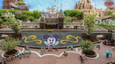 Anaheim architect built backyard Disneyland in 1999; 27 years later, it includes 350-LED show