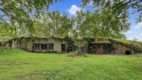 Illinois ‘caveman’ home built with Colorado rocks is $59,000