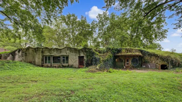 Illinois ‘caveman’ home built with Colorado rocks is $59,000