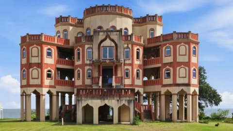 A Mississippi homeowner a decade building a waterfront house styled after the Taj Mahal