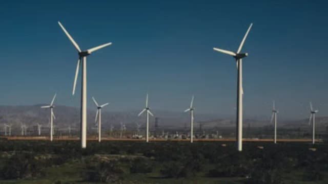 Iowa farmer earns $30,000 from four wind turbines, calls it the '401(k)' he never had