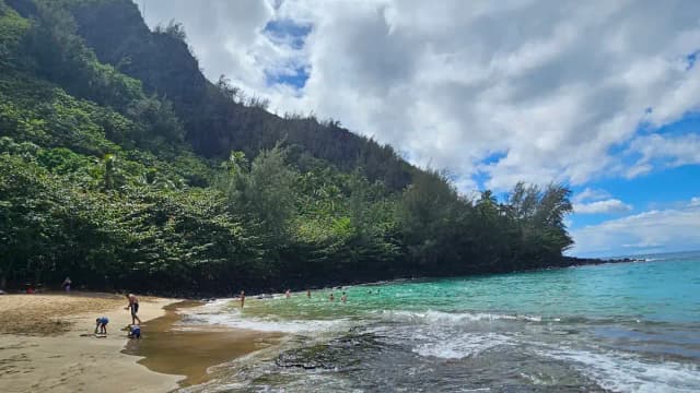Hawaii’s Hā‘ena State Park reopens after 39 days following Hurricane Lowell
