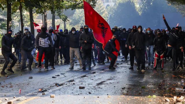 Violent Albania Protests Escalate: Student movement confronts Edi Rama; hundreds detained, dozens injured