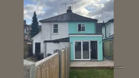 London woman loses boundary dispute over 48cm strip of land claimed by neighbours