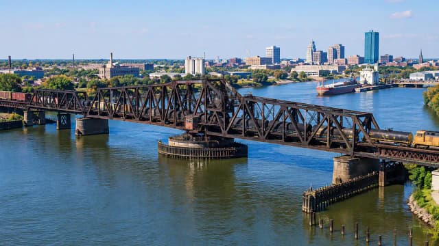 Toledo’s 1897 swing bridge gets $65M upgrade to carry 286,000-pound railcars