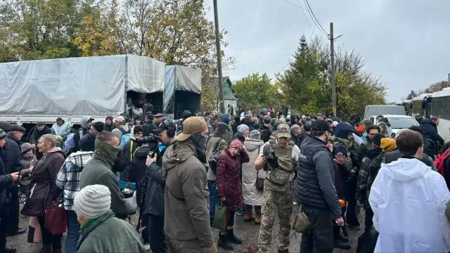 Hundreds evacuated from Oleshky as Melania Trump brokers rare Russia-Ukraine ceasefire