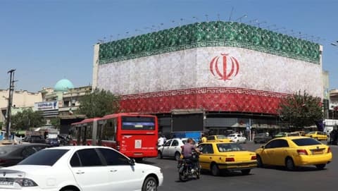 أزمة الطاقة تدفع إيران إلى إطلاق مبادرة "يوم بلا سيارات"