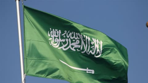 رصد 5 بقع نفطية ضخمة في مضيق هرمز