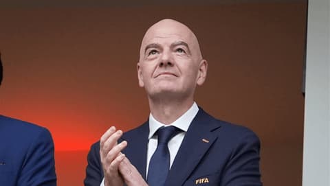 رقعة المعارضة الأوروبية تتسع.. إنفانتينو يواجه رفض اتحاد جديد لقيادة "الفيفا"