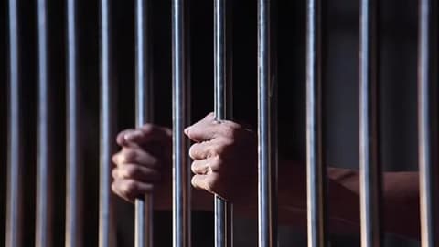 إيران تتسلّم 48 سجيناً من العراق وتستعد لنقل 159 آخرين الأحد المقبل