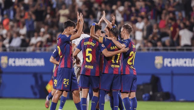 اليوم.. برشلونة يستضيف راسينغ سانتاندير وعينه على مواصلة الصدارة في الليغا