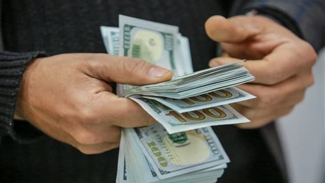 الدولار يرتفع بشكل سريع.. يقترب من الـ160 الفا