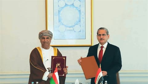 العراق وعُمان يوقعان مذكرة تفاهم لتعزيز التعاون الثنائي في مكافحة الفساد