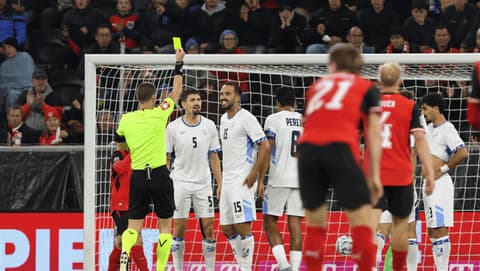 لاعب اسرائيلي احتفل بطريقة اطلاق النار فتلاقى الطرد من المباراة