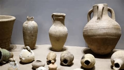 العراق يستعيد 80 قطعة أثرية مهربة من الخارج