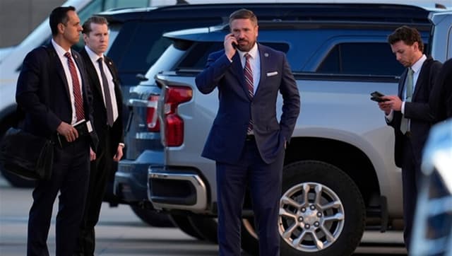 نائب مدير الـ"FBI" يستقيل من منصبه