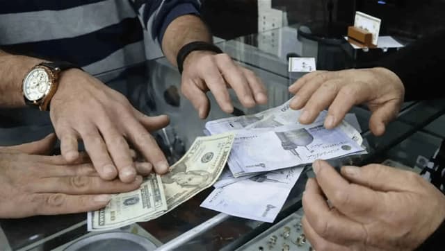 العملة الإيرانية تواصل الانهيار امام الدولار