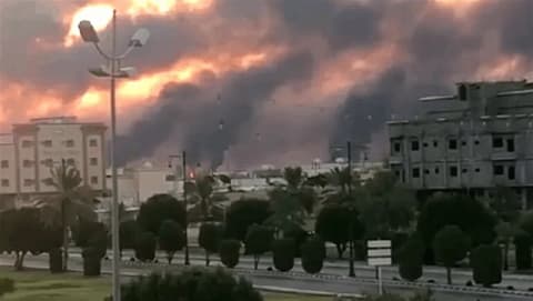 الحوثيون يعلنون ضرب أرامكو بصواريخ ومسيرات