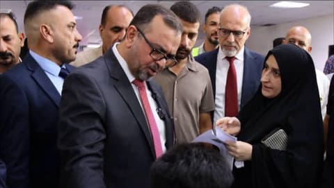 بزيارة مفاجئة.. وزير الصحة يعفي مدير مستشفى الزهراء في واسط