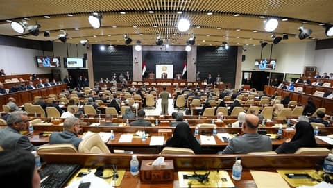 تعيين العقود وتحويل الأجراء ورفع الدولار.. اللجنة المالية تعلن تفاصيل تخص الموازنة