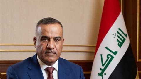 وزير الدفاع: سيادة البلد وحماية أمنه ثوابت لا مساومة عليها