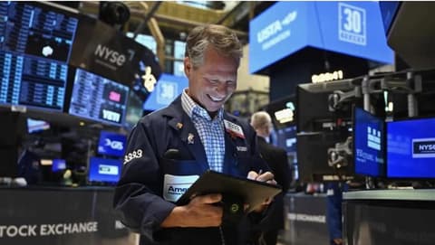 تباين مؤشرات الأسهم الأميركية وسط ضغوط على شركات الذكاء الاصطناعي