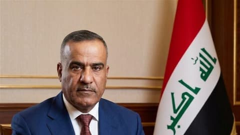 وزير الدفاع يصدر اول توجيه بعد تسلمه المنصب