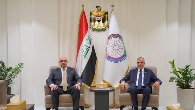قتيبة غازي مجيد يتسلّم حقيبة وزارة التخطيط من فالح ساري