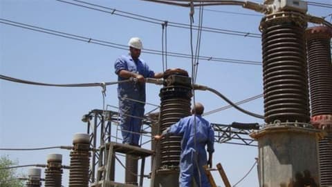 العواصف الترابية تتسبب بسقوط برج كهرباء وخروج خط عن الخدمة