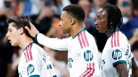 ريال مدريد يهزم إشبيلية برباعية قبل الكلاسيكو