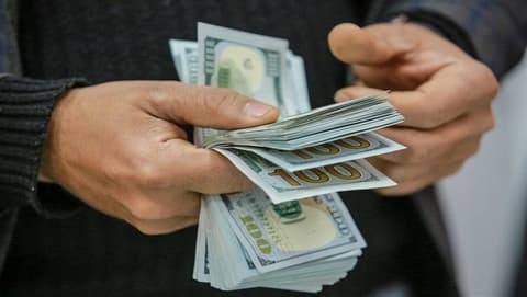 صرف الدولار في العراق.. "الورقة" تتجه لـ170 ألفاًُ