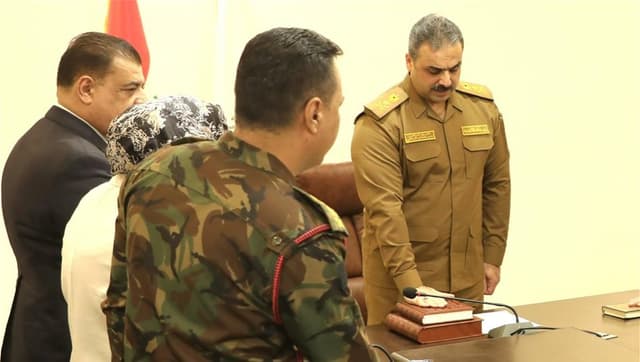 "لا هدايا ولا استغلال للمنصب".. مسؤولو المنافذ وأمانة بغداد يؤدون القسم (صور)
