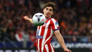 جوليان ألفاريز يعتذر لجماهير أتلتيكو مدريد.. ماذا قال؟